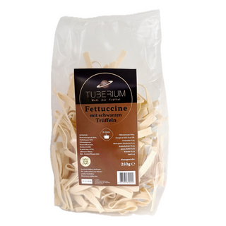 Fettuccine mit schwarzen Trüffel ( Handgemacht ) in Italien- Tuberium