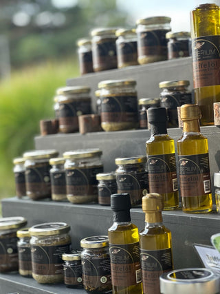 Trüffelprodukte auf Gestell