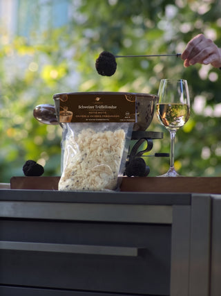Trüffelfondue mit Trüffel auf Fonduegabel Tuberium