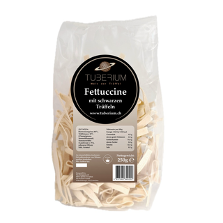 Fettuccine mit schwarzen Trüffeln ( Handgemacht ) in Italien- Tuberium