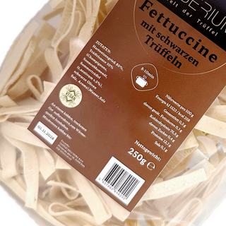 Fettuccine mit schwarzen Trüffel ( Handgemacht ) in Italien- Tuberium