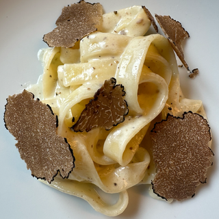 Fettuccine mit schwarzen Trüffel ( Handgemacht ) in Italien- Tuberium