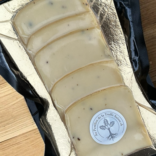 Trüffel Raclettekäse aus der Schweiz – Halbhartkäse mit Schwarzem Trüffel | Au Pavillon de la Truffe Suisse by Fredy Balmer