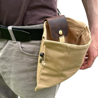 Faltbare Tuberium Trüffeltasche aus Canvas und echtem Sattelleder für die Trüffelsuche geöffnet