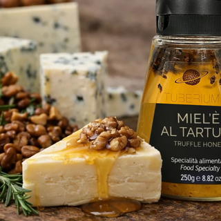 Trüffelhonig als Gourmet-Topping zu gereiftem Käse